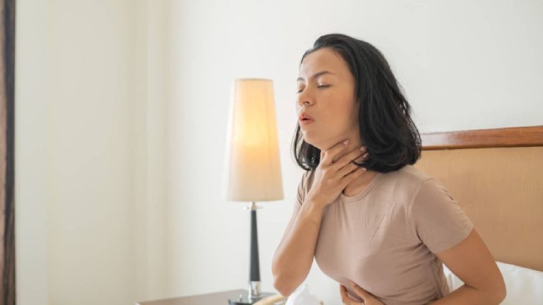 Try these 5 home remedies to treat burning throat