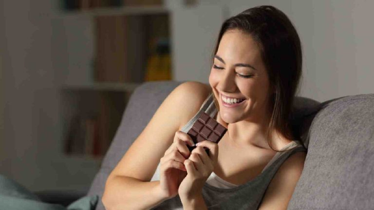 How to control food cravings? Here are 7 tips