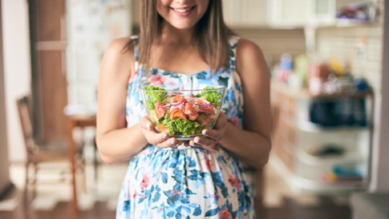 Energy snacks and healthy lifestyle tips for pregnant women