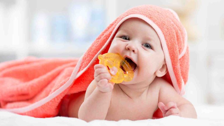 Baby teething: Signs, symptoms and remedies for the pain