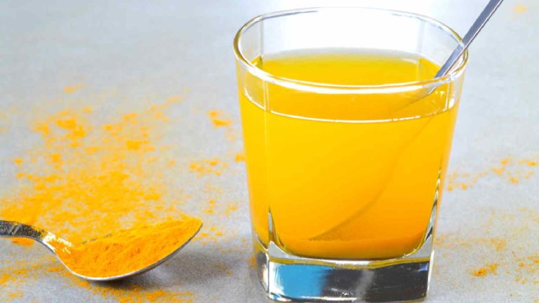 Immunity boosting drink for monsoon: Try lemon and turmeric water