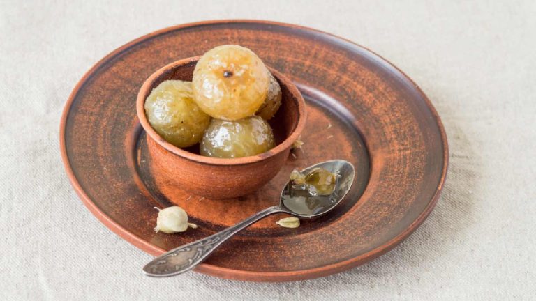 Amla soaked in honey: Benefits for weight loss, skin and more