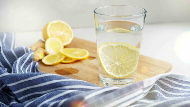 11 health benefits of lemon water