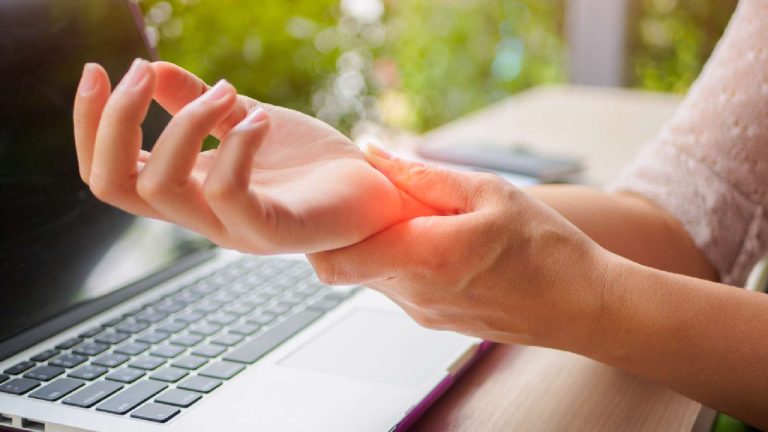 Nerve damage in hand: Symptoms and treatment