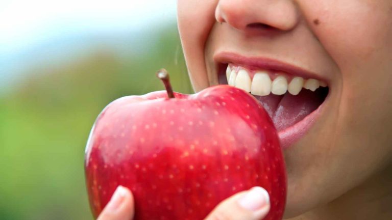 Benefits of apple: 9 reasons why you should eat an apple a day