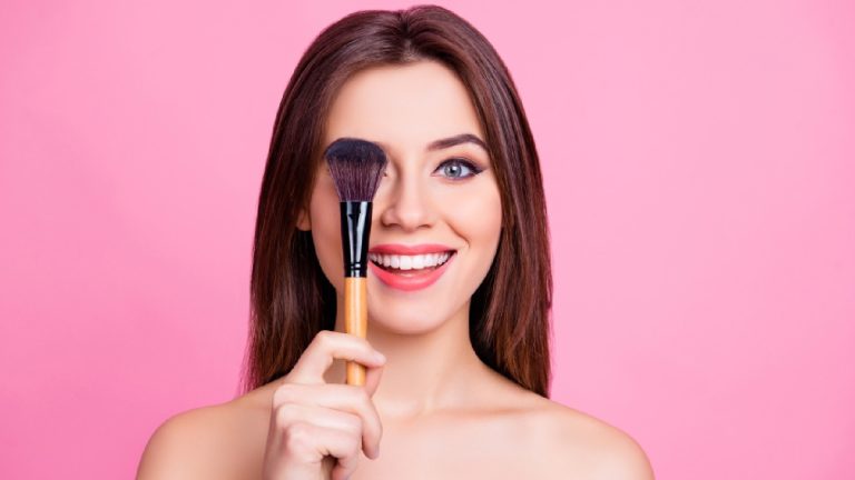 7 tips to clean dirty makeup brushes to avoid skin infections