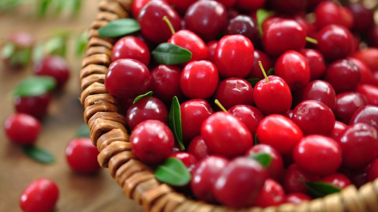 Cranberry for skin: 6 benefits