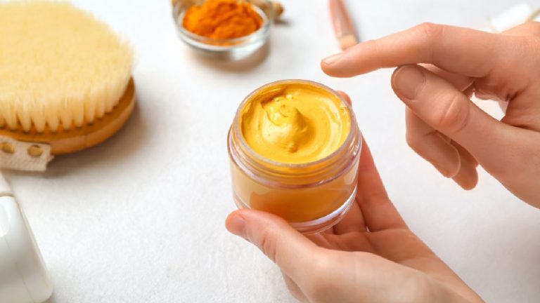 5 best turmeric creams for glowing skin