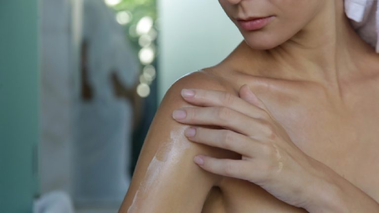 5 best body oils for dry skin in winter