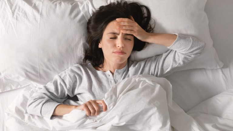 Causes of morning headache in winter and 7 tips to deal with it