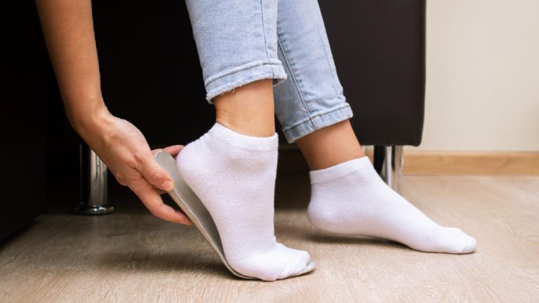 5 best arch support socks to relieve foot pain