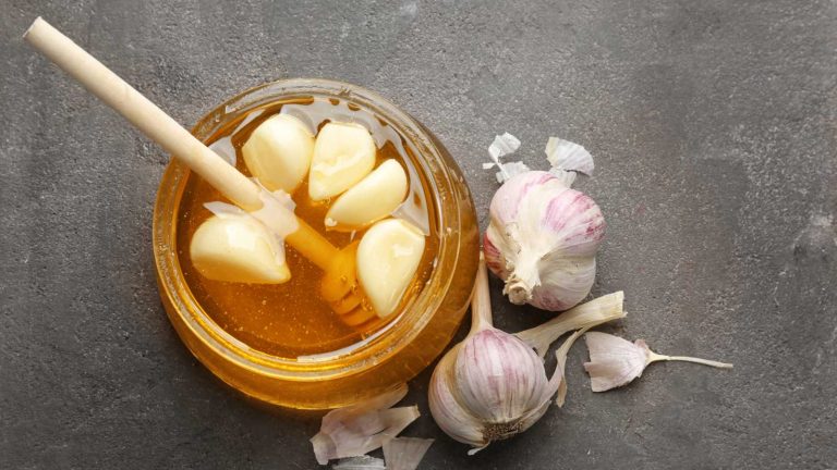 Use honey and garlic for cold and cough!