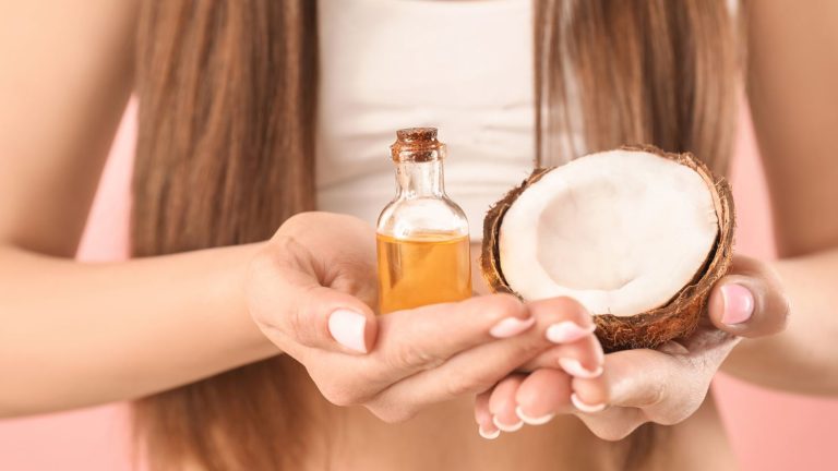 Mix castor oil with coconut oil for hair growth