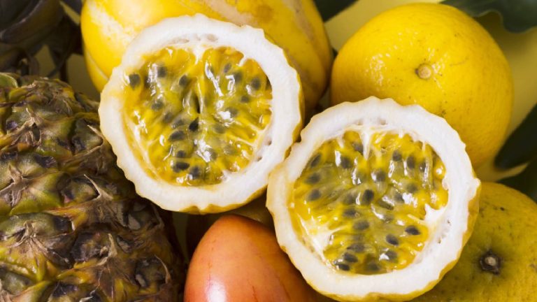 Passion fruit: Health benefits, Nutrition and How to eat it