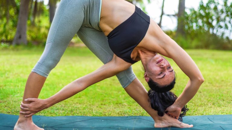 Pyramid Pose or Parsvottanasana: Benefits and how to do it