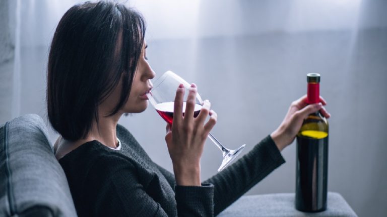 How to quit alcohol: 8 expert-approved tips