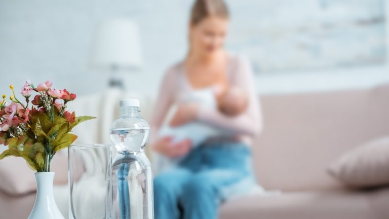 How to stay hydrated when breastfeeding? 9 tips to follow
