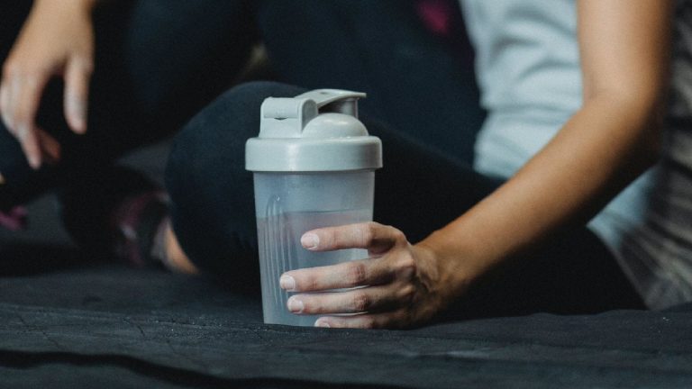 5 best gym shaker bottles for your fitness journey