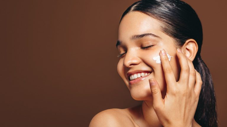 Best oil-free moisturiser for face: 5 picks to get a glowing skin