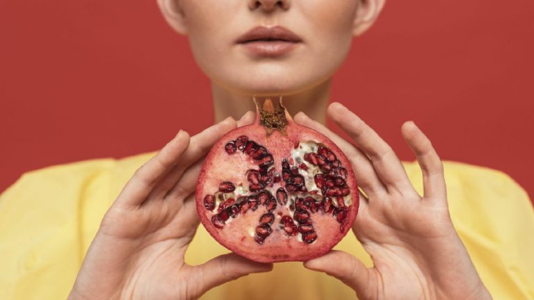 Pomegranate benefits for skin: 6 homemade masks