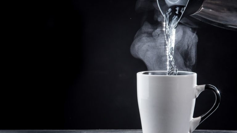 7 benefits of drinking warm water for digestion