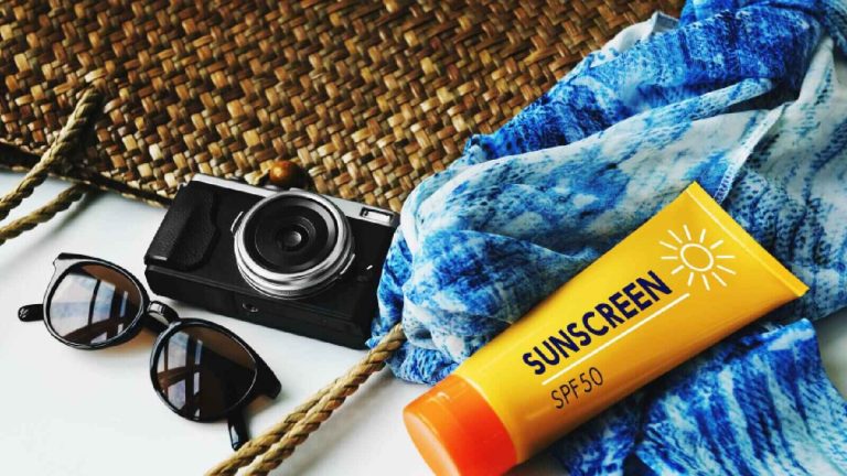 Mineral sunscreen vs chemical sunscreen: The difference