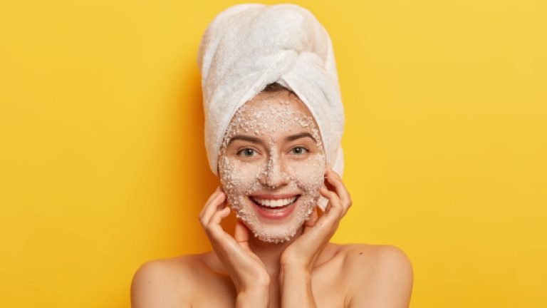 Besan and turmeric for oily skin: Benefits and How to use