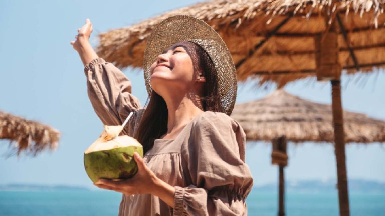 Benefits of coconut water for glowing skin