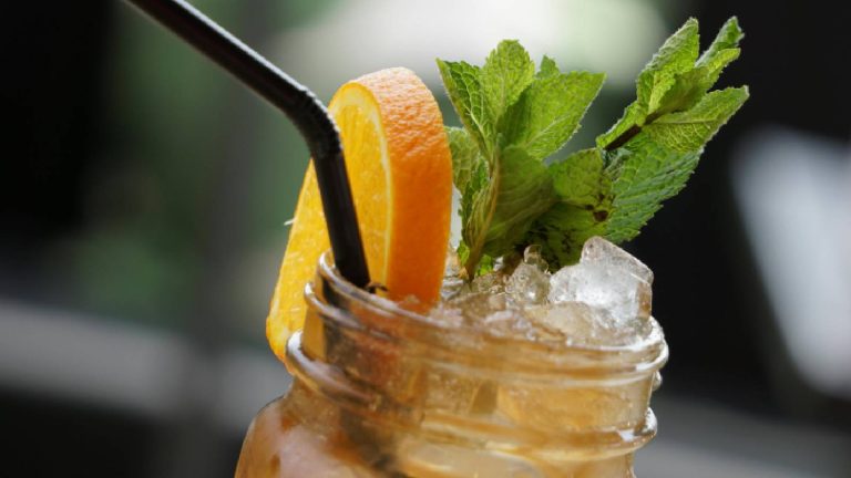 Iced Tea Recipes for Summer: 3 healthy ways to make it