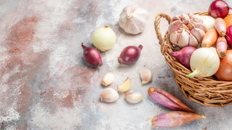 Onion or garlic for hair growth: What is a better home remedy?