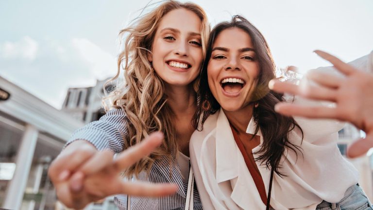 How to be a good friend: 6 tips for healthier friendships