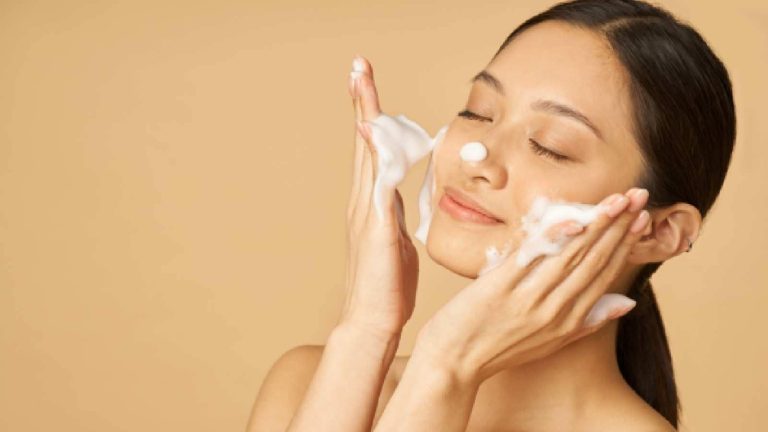 6 best salicylic acid face wash for oily skin