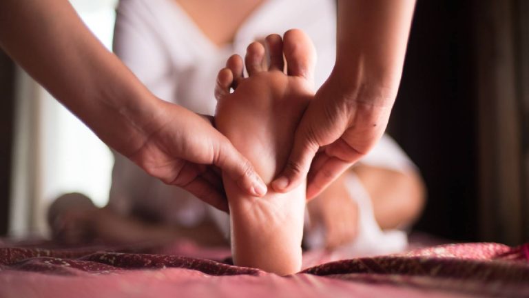 Reflexology: What is it, Benefits, How to do