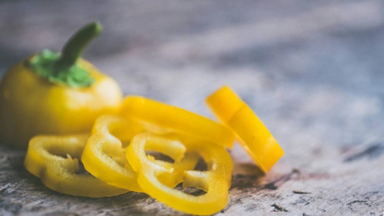 Yellow bell peppers: Nutrition, Benefits and How to use it
