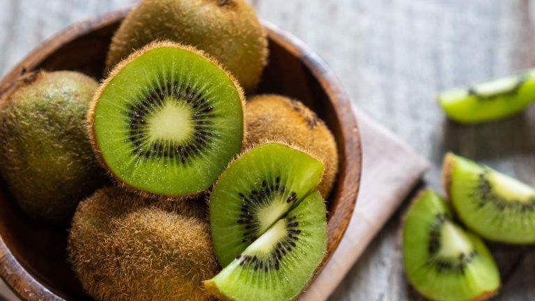 5 benefits of kiwi for hair