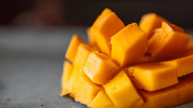 8 mango benefits that make it the perfect summer fruit