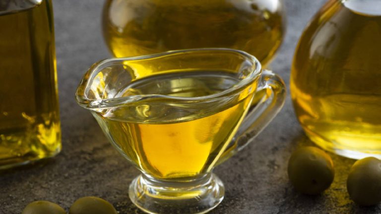 Canola Oil: Benefits, Risks and Ways of Using for Cooking