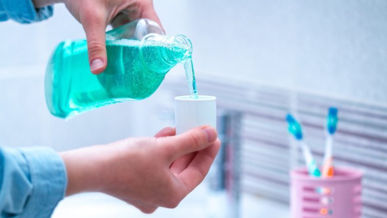 Is using mouthwash daily safe: Benefits and side effects