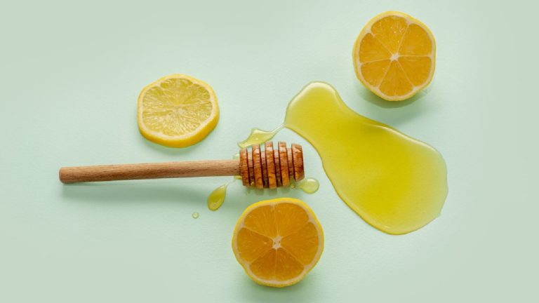 Honey and lemon for face: Benefits and uses for acne