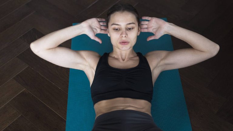 8 benefits of sit-ups, how to do them and best variations